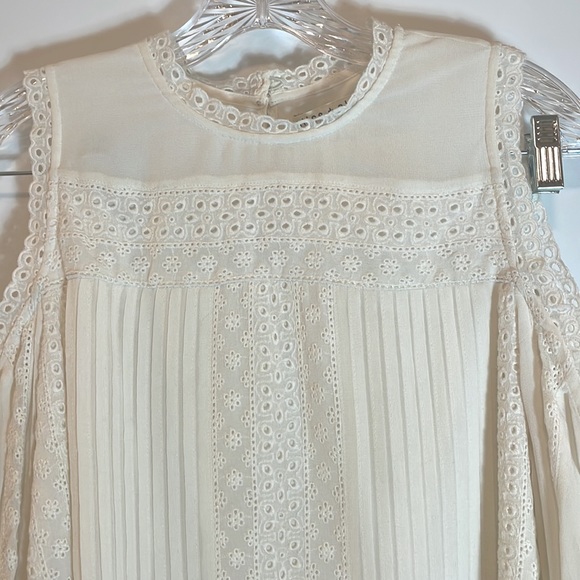 Alice and Olivia Ophelia Eyelet Lace Cold-Shoulder Ivory Blouse - Picture 8 of 15
